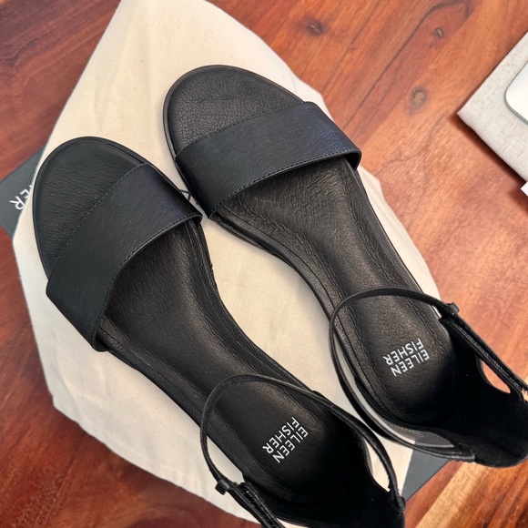 BNIB Eileen Fisher Escape sandals - Picture 2 of 4